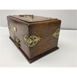 Brass mounted oak humidor, the slide action top opening to a base drawer, cedar lined with central compartment and striker, the drawer stamped Rd 107198, H17cm, D18cm