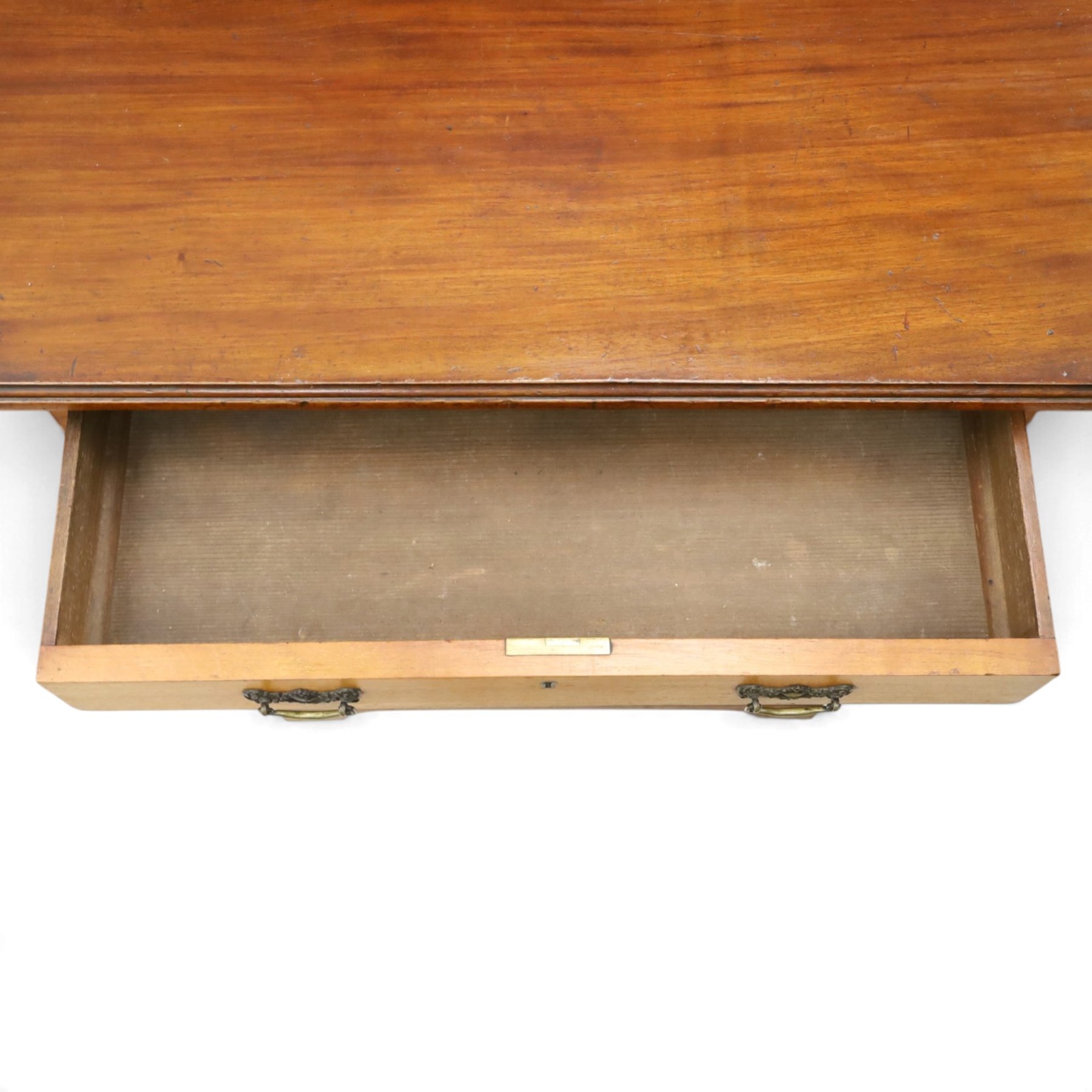 Early 20th century mahogany breakfront open bookcase, the shaped rectangular top with moulded edge, fitted with single frieze drawer over to open shelves, flanked by two shelves to each side with shaped uprights, on bracket feet