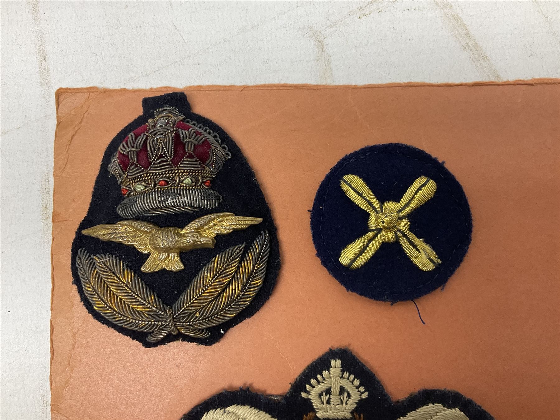 Quantity of WW1 and later Royal Navy and RAF cloth and metal badges and insignia
