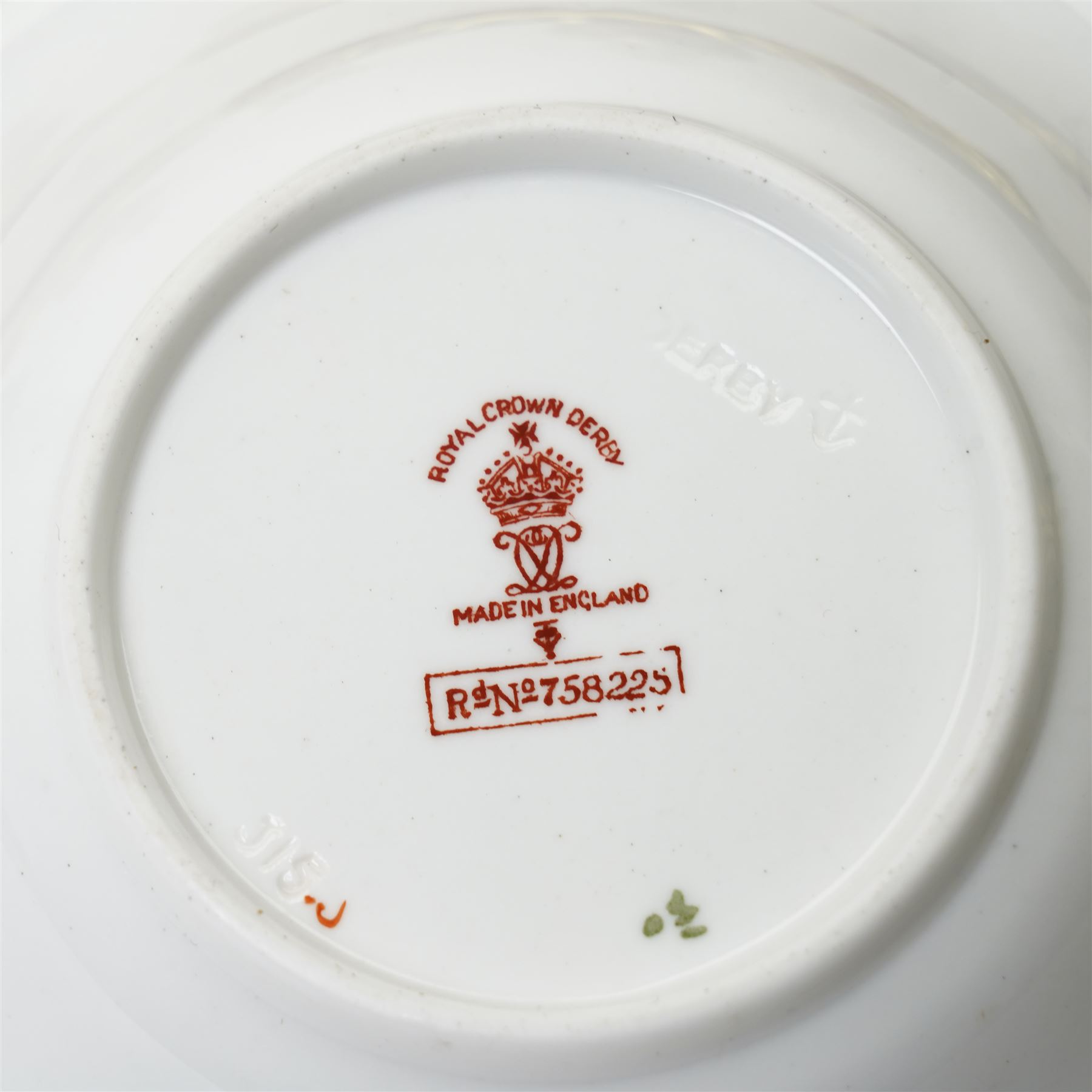 Mixed Royal Crown Derby Imari pattern 1128 wares, to include two Golden Primrose vases, both boxed, 8.5cm; five petal tray, boxed, D11.5cm, sweet tray, D13cm, miniature loving cup, boxed, and a miniature vase, H6cm etc (10)