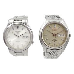 Seiko Lord Matic automatic gentleman's stainless steel bracelet wristwatch, No. 5606-7190 and a Seiko 5 automatic stainless steel bracelet wristwatch, No.7S26-01F0-A4, both 21 jewels, with day/date apertures and boxed