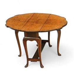  Victorian walnut sutherland table, with serpentine edge raised on cabriole legs (Extended 79cm) 