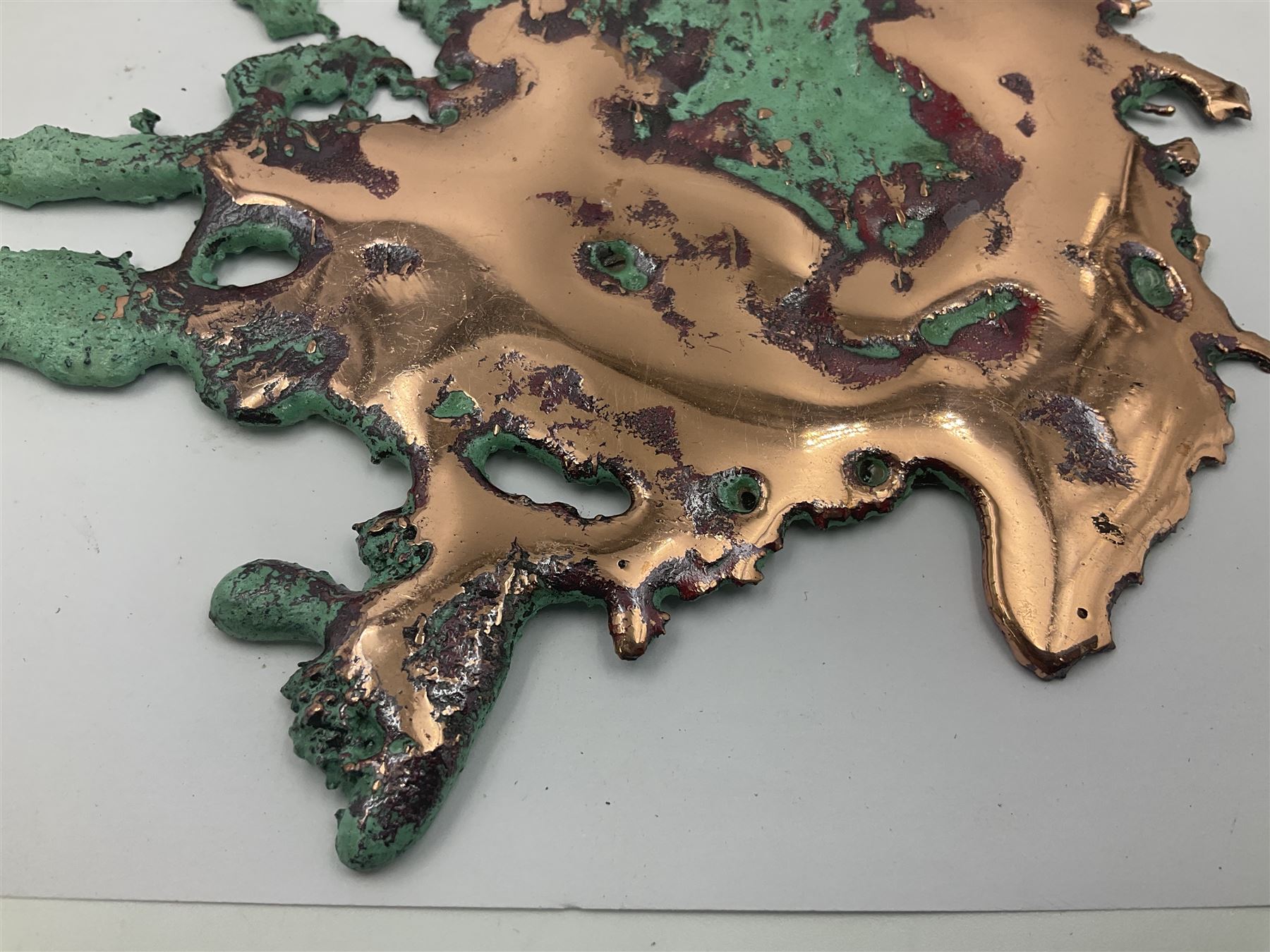 Large free form copper splash, with green patina and polished copper accents, at largest point H18cm, L23cm