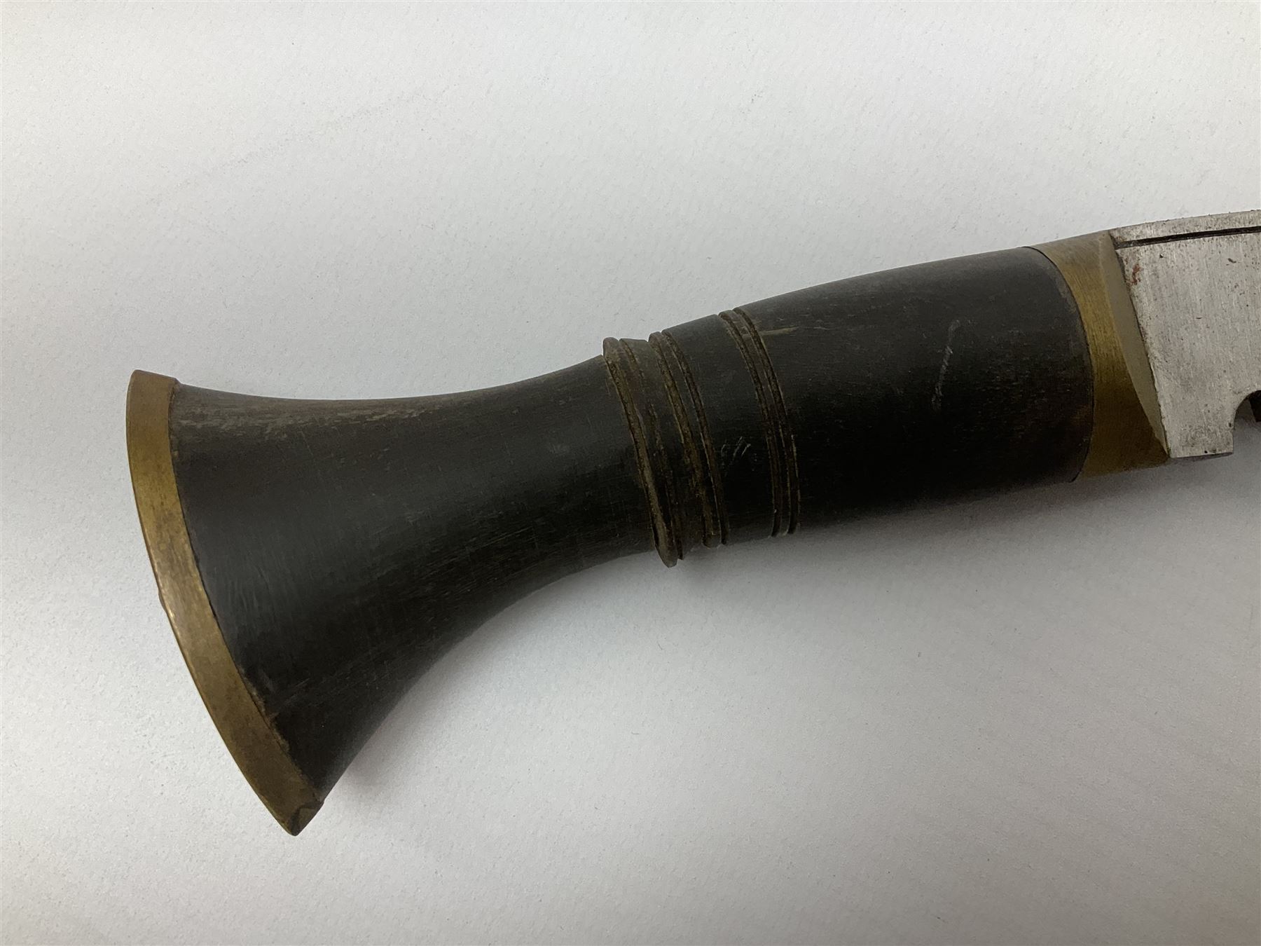 Post WW2 Gurkha kukri, in leather scabbard complete with two skinning knives, 42cm overall