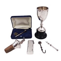 Group of silver, comprising small trophy, of goblet form upon ebonised base, silver mounted bottle cork, with golf club finial, silver golf tee and ball marker, in presentation box, money clip, etui and toothpick, all hallmarked 