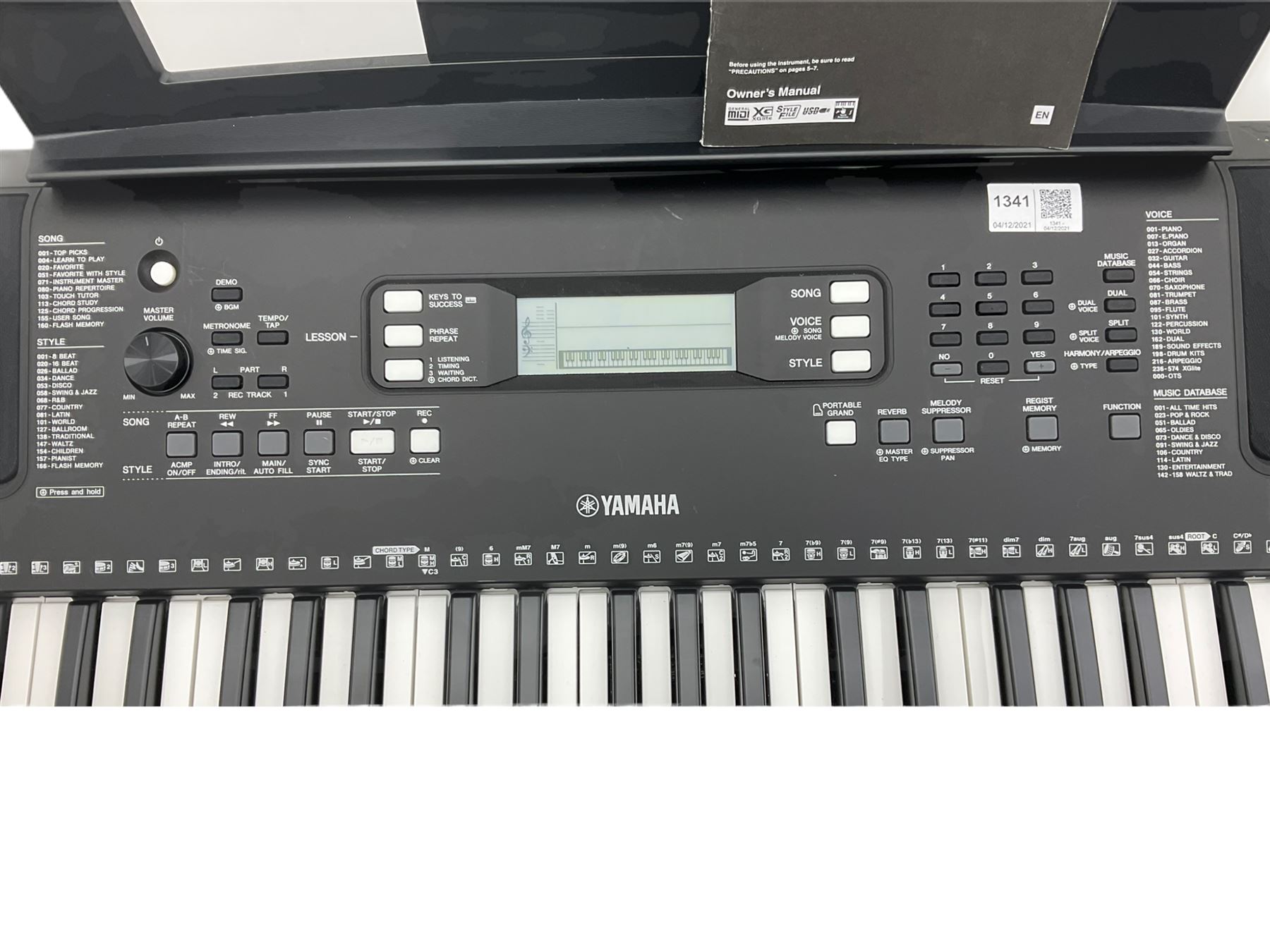Yamaha PSR E363 keyboard, with stand, foot pedal and instructions