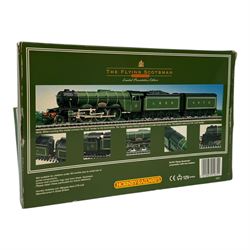 Hornby '00' gauge R075 The Flying Scotsman, Limited Presentation Edition, comprising locomotive and two tenders within presentation packaging with certificate