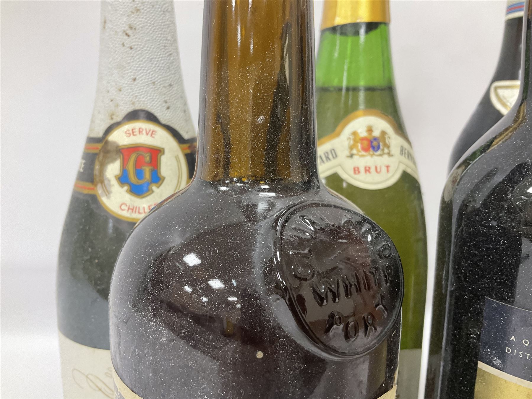 Vintage bottle of Martini Ross 14.7%, 75cl, Monte Christo Cream Sherry, Clubland White Port, wine etc (8)