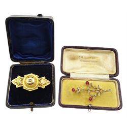 Victorian 15ct gold Etruscan Revival mourning brooch and a 9ct gold red stone and split pearl floral brooch