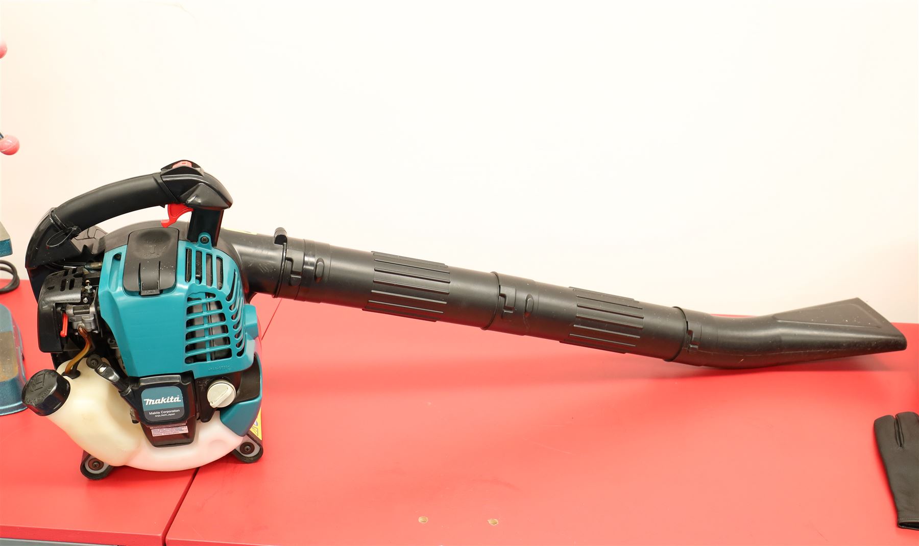 Makita BHX2501 4-stroke petrol leaf blower