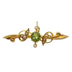 Edwardian gold peridot and split seed pearl bar brooch stamped 15ct, boxed