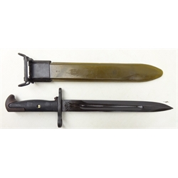  Bayonet in metal and plastic scabbard , the blade marked 'U.S.', blade L24.5cm, total L36.5cm  