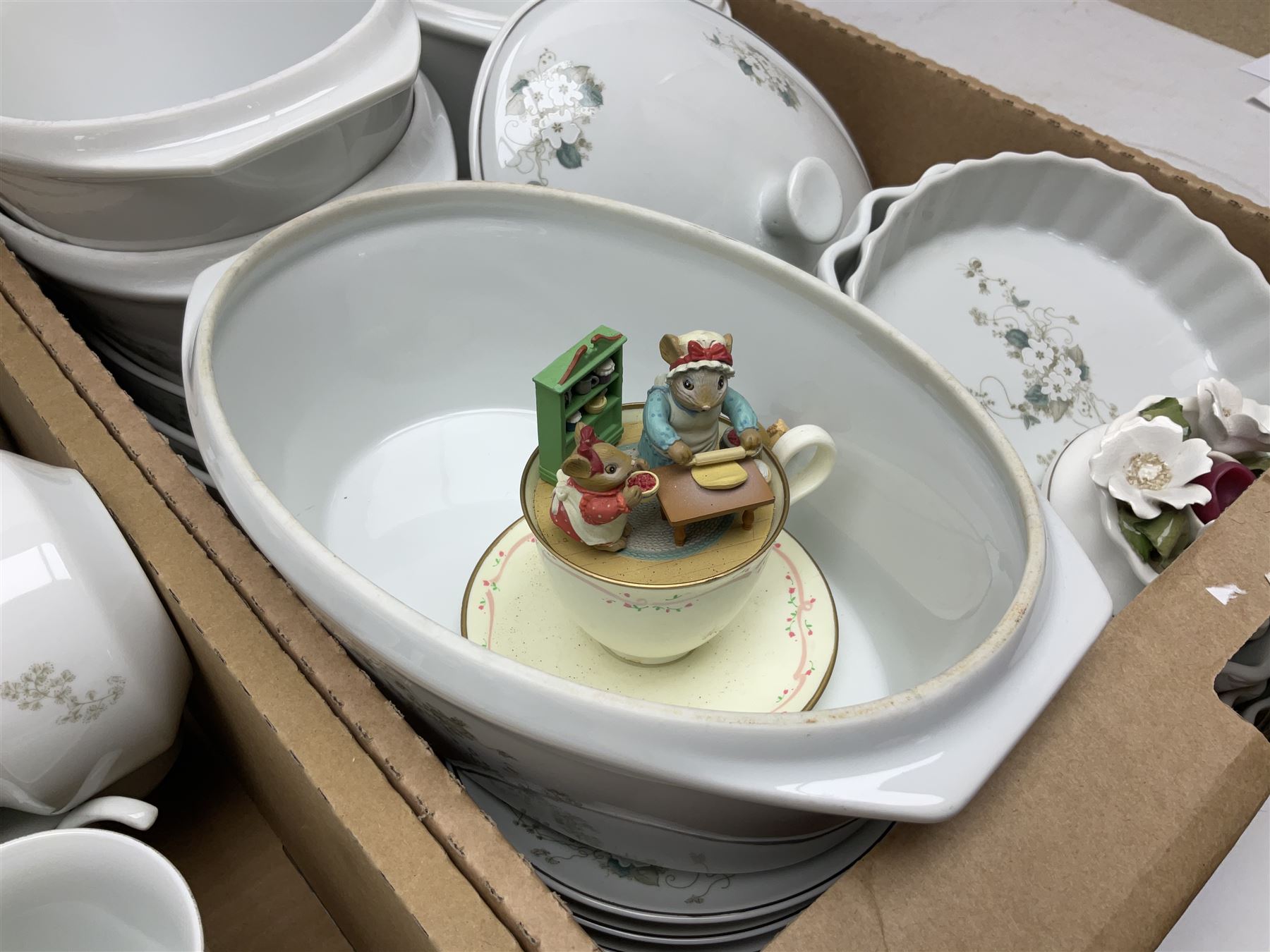 Large quantity of Porcelana Real Brasil White Blossom pattern tea and dinner wares, to include dinner plates, tea cups and saucers, salt and pepper pots, tureens, pie dishes coffee pots, place mats, spoons and glasses, etc, in five boxes 