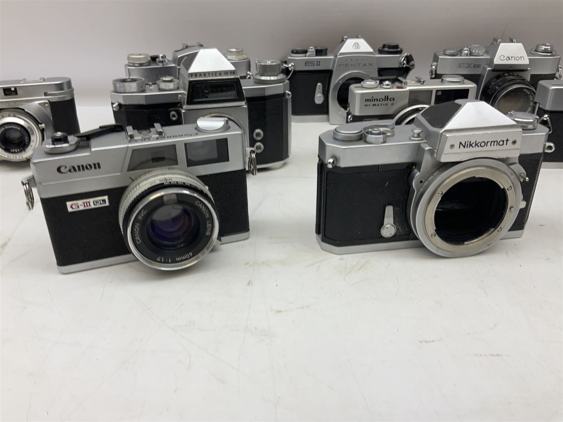 Collection of camera bodies and lenses, to include Contax 159mm, Pentacon FM, Miranda EE, Canon EXee, Praktica IV FB, 'Photax-Paragon 1:5 f=300mm no.312703' lens, 'Sirius MC Automatic 1:2.8 f=28mm, 52 No.934417 etc