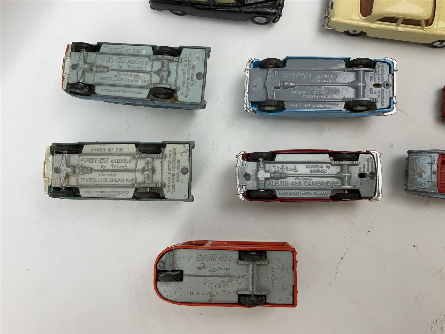 SPOT-ON AUSTIN A60 CAMBRIDGE 1/42スケール Tri-ang Spot-On - twenty