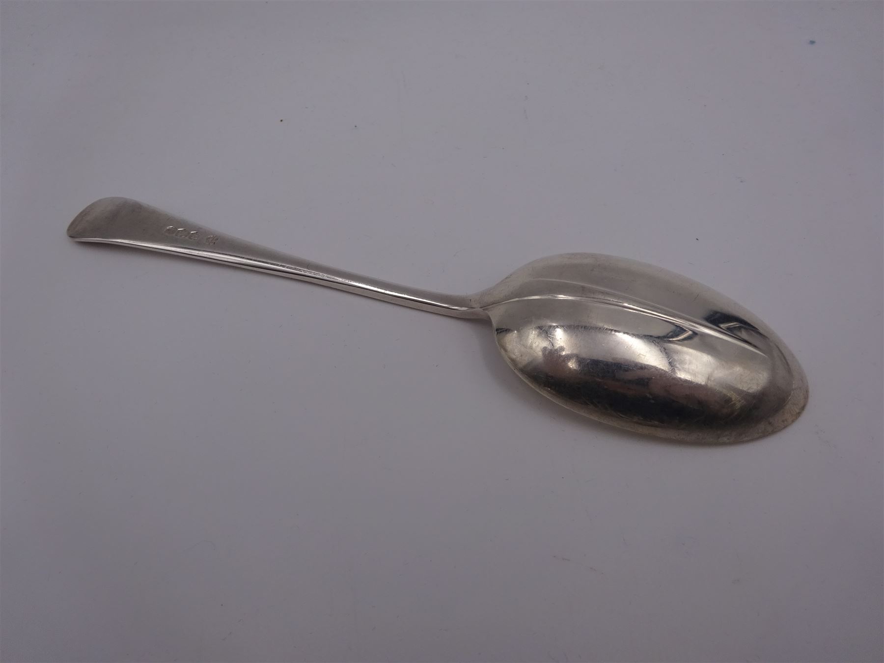 Mid 20th century silver rat tail pattern flatware for four place settings, comprising table knifes, table forks, side knives, side forks, and dessert spoons, hallmarked Cooper Brothers & Sons Ltd, Sheffield 1966, approximate weighable silver 20.98 ozt (652.7 grams)