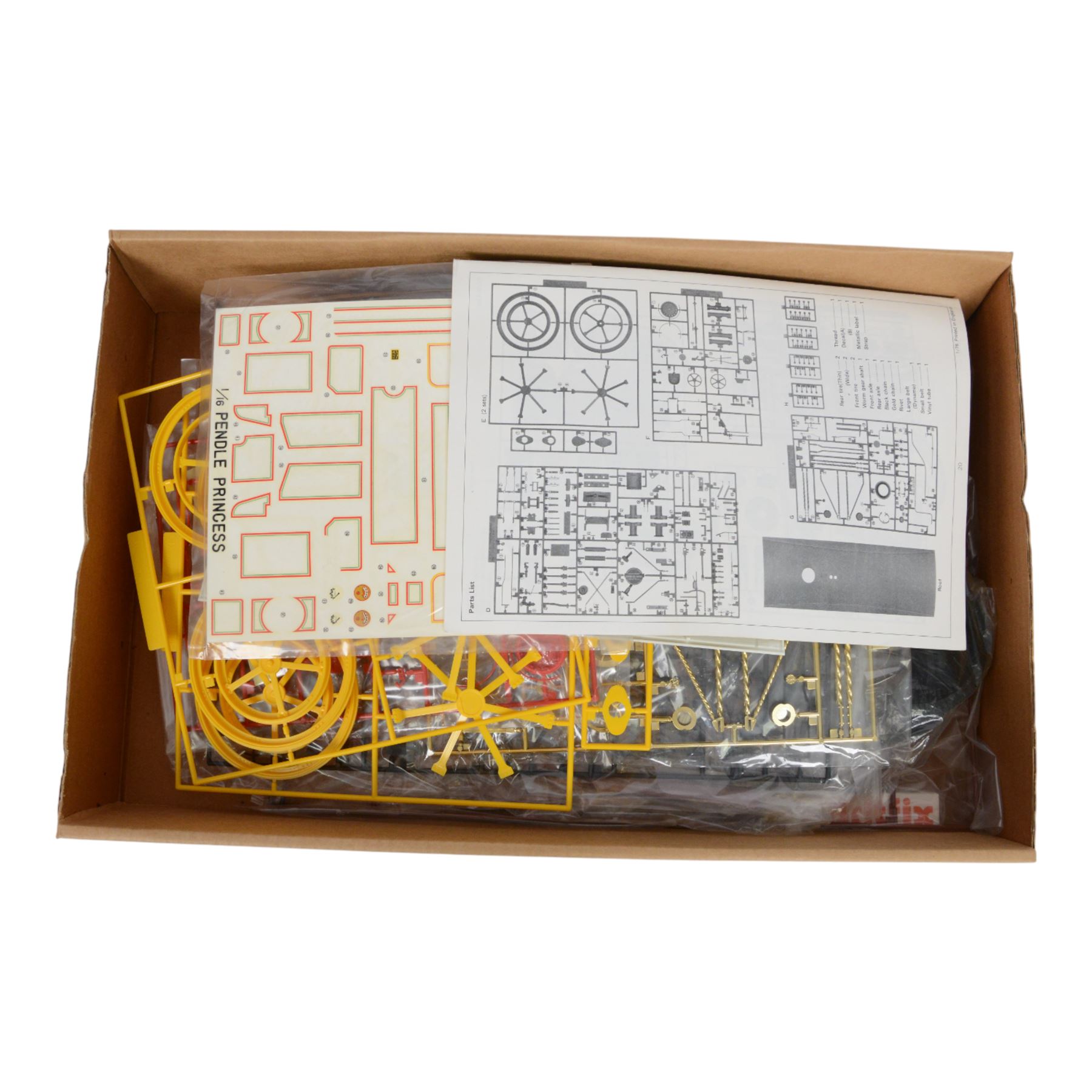 Two model kits, comprising Bandai 1/16 scale Classic Car Series Steam Traction Error Garrett 1919 and Trumpeter 1/35 scale Baureihe 52 mit Steifrahmentender, both boxed