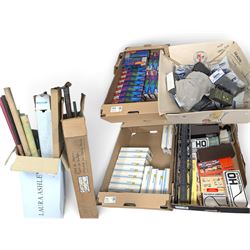 Collection of HO kit built rolling stock, including Roundhouse, Ulrich, Walthers etc all b...
