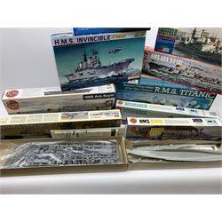 Ten plastic model kits of ships by Airfix, Revell, Dragon and Skywave, predominantly 1/600th scale including R.M.S. Titanic, HMS Invincible, two x HMS Ark Royal, HMS Fearless, HMS Hood, HMS Belfast, Bismarck etc; all boxed, most in factory sealed transparent packaging (10)