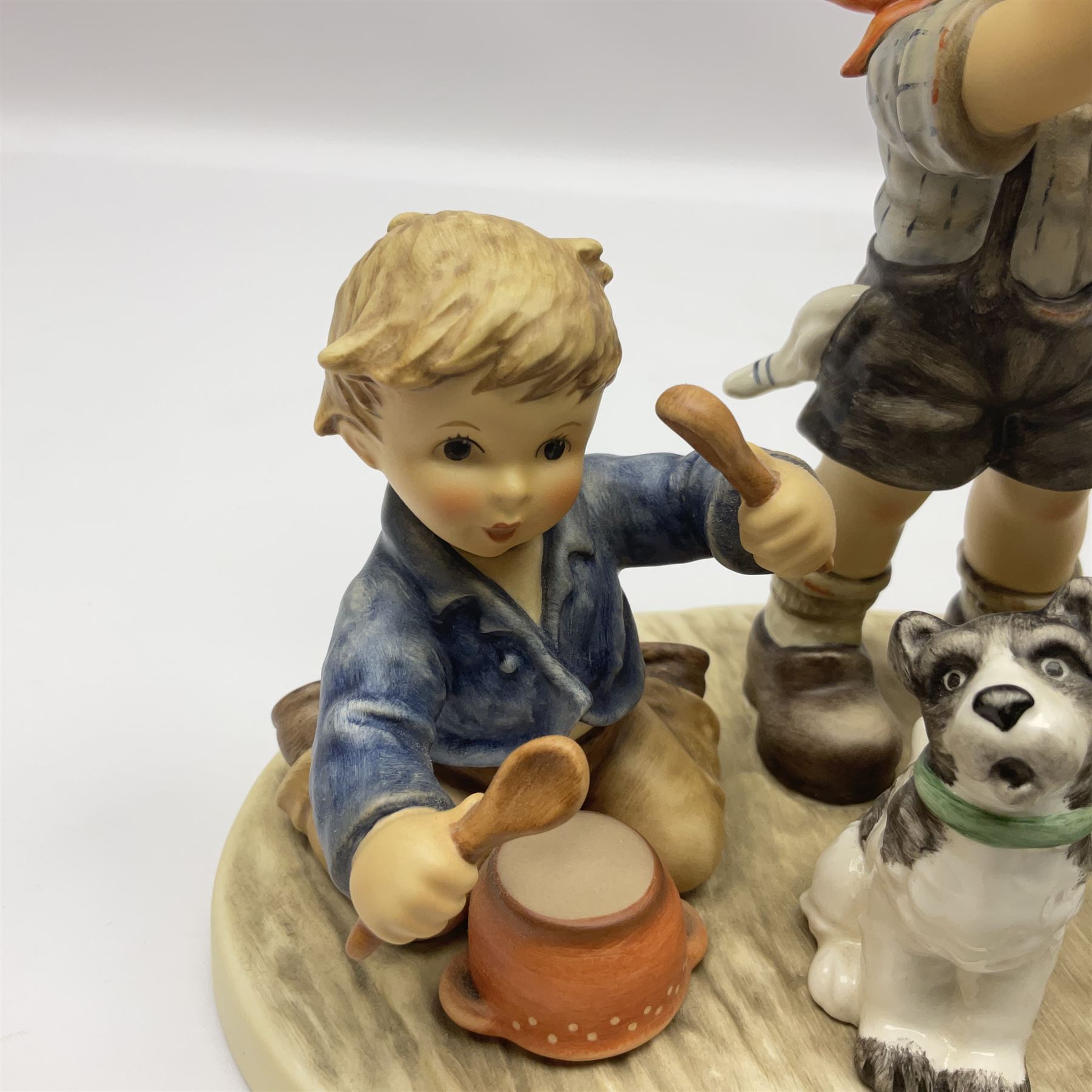 Large Hummel figure group by Goebel, Noisemakers, limited edition 282 of 2000, H17.5cm