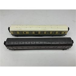 Exley '00' gauge - fourteen various coaches comprising four LMS maroon (3322 3rd, 2202 3rd, 6665 3rd and 388 Sleeping Car 3rd), LNER green/cream Buffet Car 21419, LNER teak 8639 1st, Southern green 6688 3rd, GWR brown/cream 3322 3rd, LNER 206 3rd, LNER 319 1st/3rd, SR green 351 3rd, SR green 188 Parcel Van, GWR 331 3rd and GWR 362 3rd; all unboxed (14)