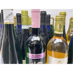 Mixed wine, including Pieroth Blue 2011, Kabinett, Moira's 2009  Reserva, Chai 2011 Bordeaux, etc, various content and proof (31)