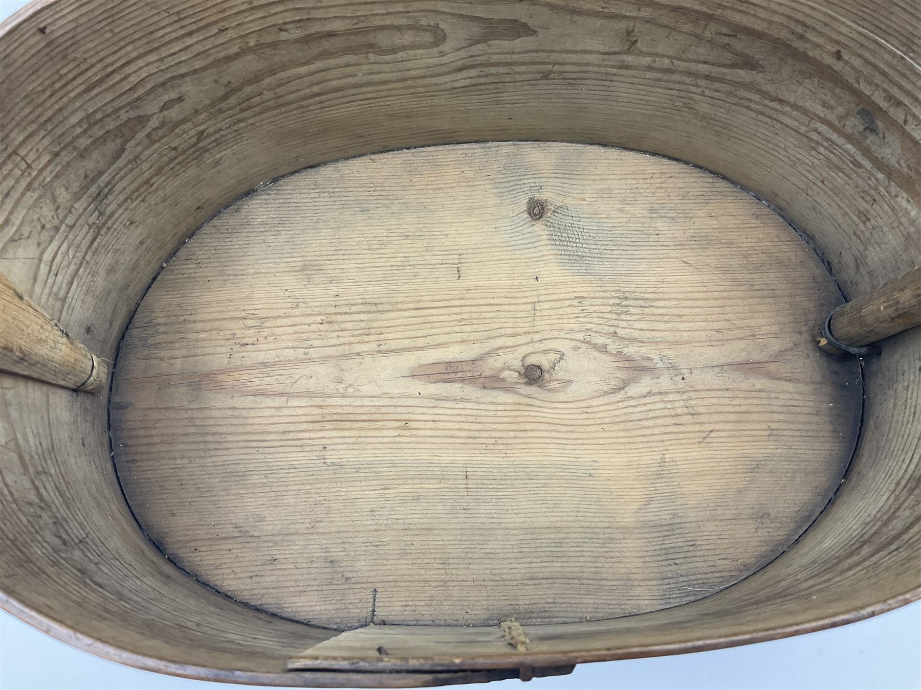 19th century Scandinavian Svepask / Tine box, the pine oval form body with notched posts and conforming lid decorated with Folk Art style pokerwork decoration and single carry handle, L38cm