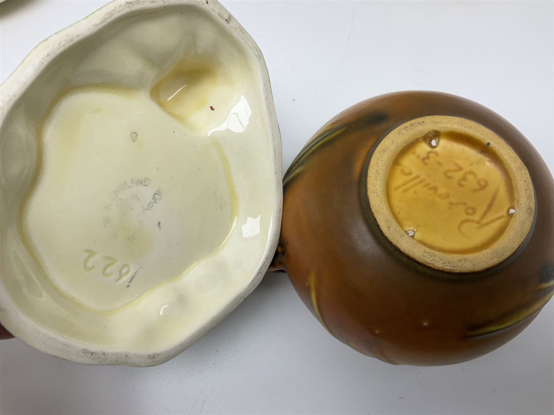 Roseville pine cone bowl, impressed 632-3