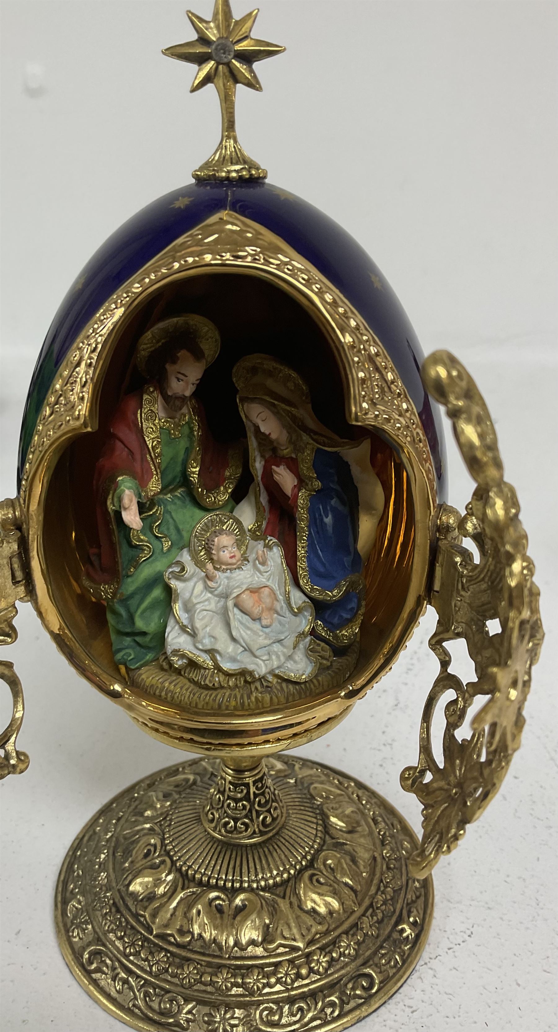 House of Faberge 'A King is Born' collector egg, Franklin Mint, together with with two tea jars, a ginger jar and four hand painted glasses etc 