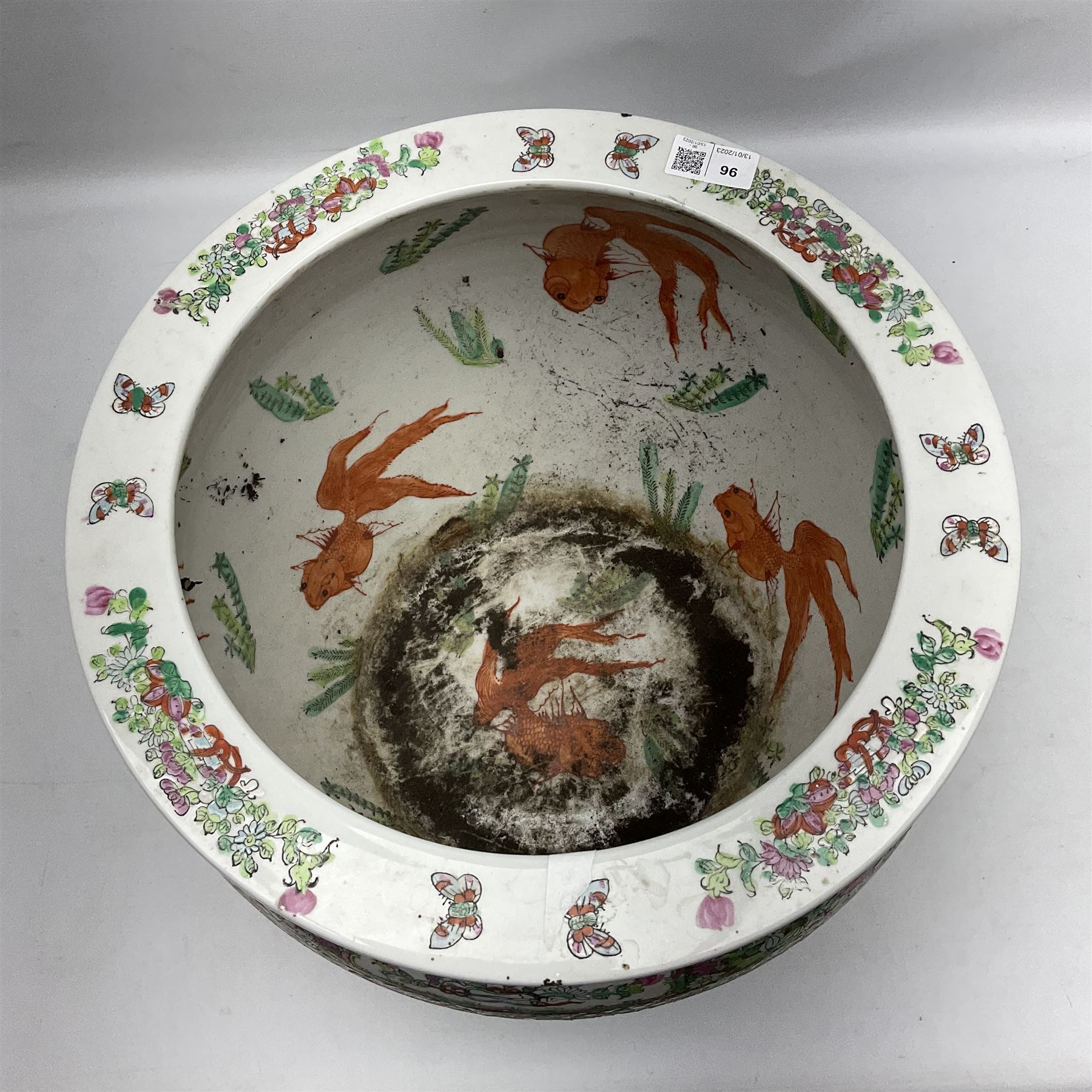 Large 20th century Chinese jardinière/fish bowl in the Famille Rose palette, decorated with four figural panels against floral and foliate scroll ground with gilt detail, the interior painted with carp amongst seaweed, D37cm