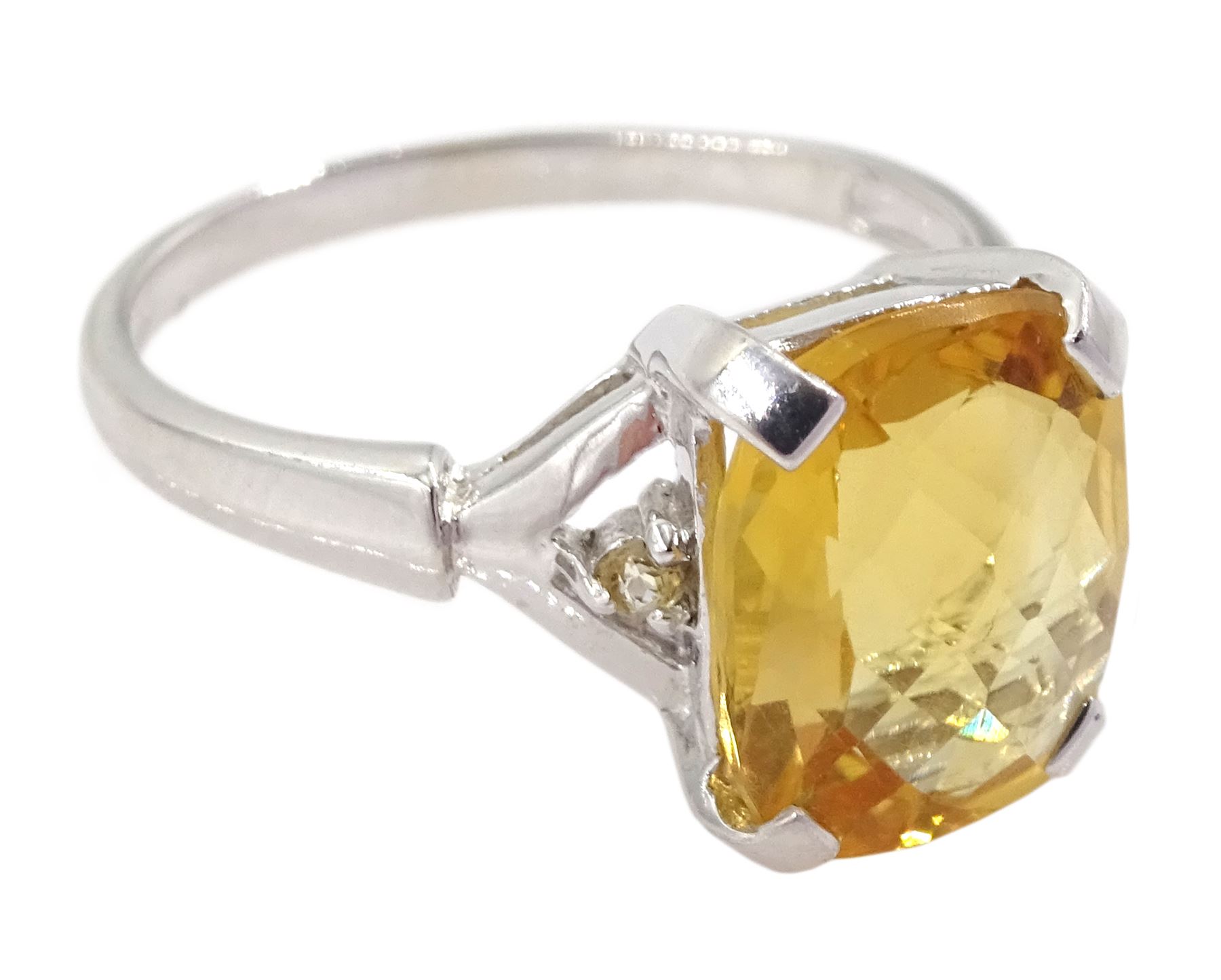 9ct white gold citrine ring, hallmarked, principal citrine approx 2.70 carat