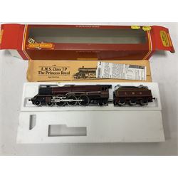 Hornby ‘00’ gauge - Class N15 4-6-0 ‘Sir Dinadan’ locomotive no.795 in SR green; Coronation Class 7P 4-6-2 ‘Duchess of Sutherland’ locomotive no.6233 in LMS maroon; Class 7P 4-6-2 ‘The Princess Royal’ locomotive no.6200 in LMS maroon; Class A4 4-6-2 ‘Mallard’ locomotive no.60022 in BR green; in original boxes (4) 