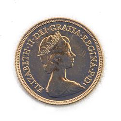 Queen Elizabeth II 1982 gold half sovereign coin