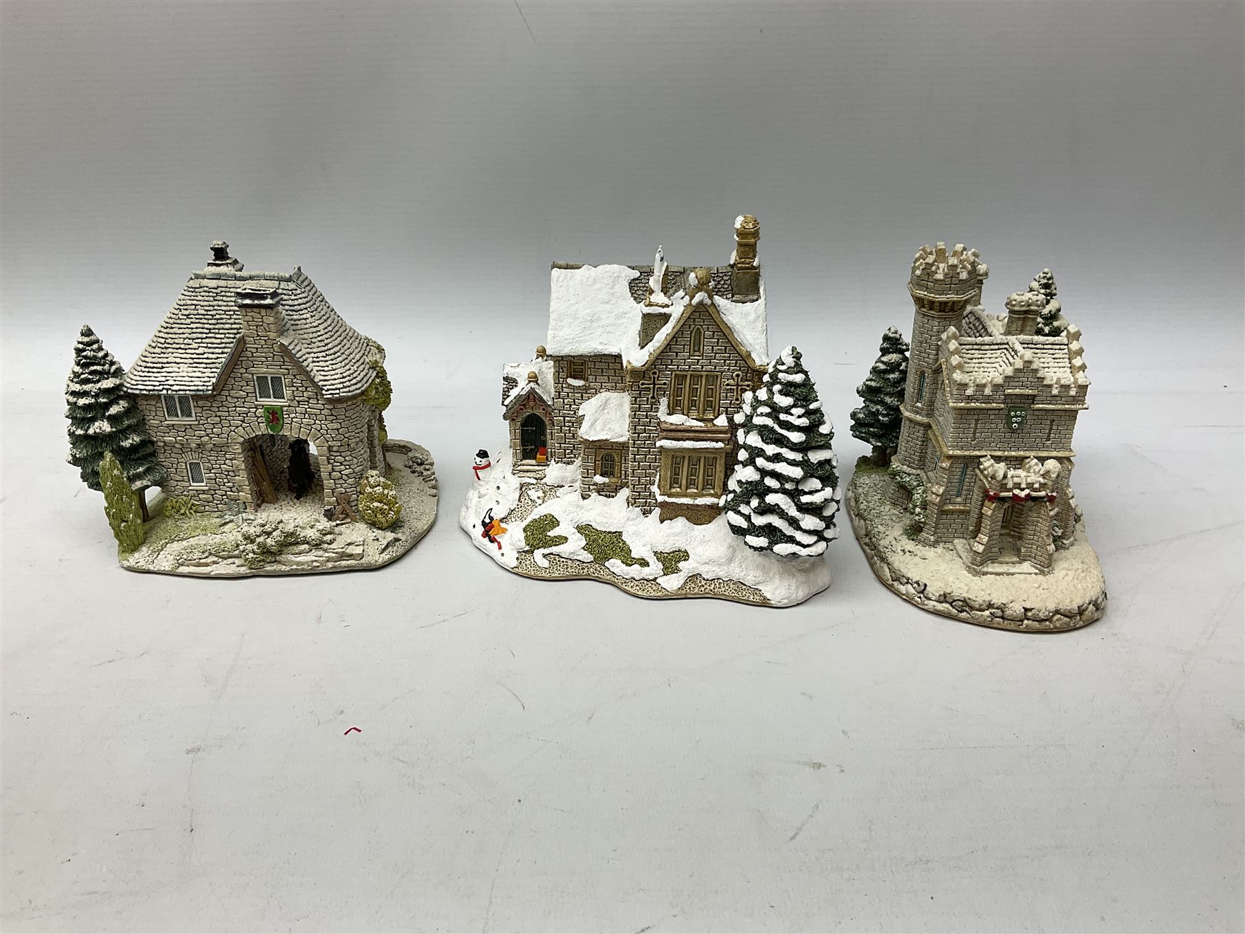 Sixteen Lilliput Lane models from Christmas collections, thirteen boxed and two loose, with various deeds, to include Snowdon Lodge, The Vicarage, Eamont Lodge etc