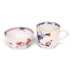 Lowestoft Redgrave tea bowl, decorated in the Two Birds pattern, circa 1780, D8.5cm, toget...
