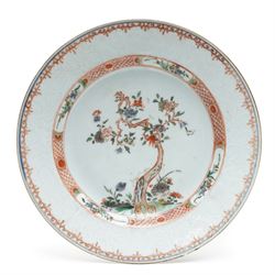 Chinese Kangxi famille verte 'Magnolia' dish, D22cm