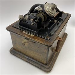 Early 20th century oak cased Edison Standard Phonograph with Model R 4-minute reproducer and brass horn, serial no.572593, last patent date 1905, with cover and cranking handle W33cm