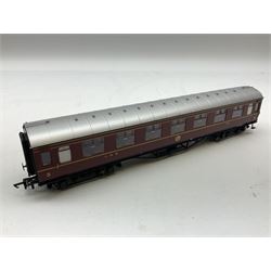 Hornby '00' gauge - Three LMS Standard Period 3 Corridor Brake 3rd Class Coaches no. 5823, 5620 & 1637 and a Corridor 1st Class Coach no. 1043 (4)