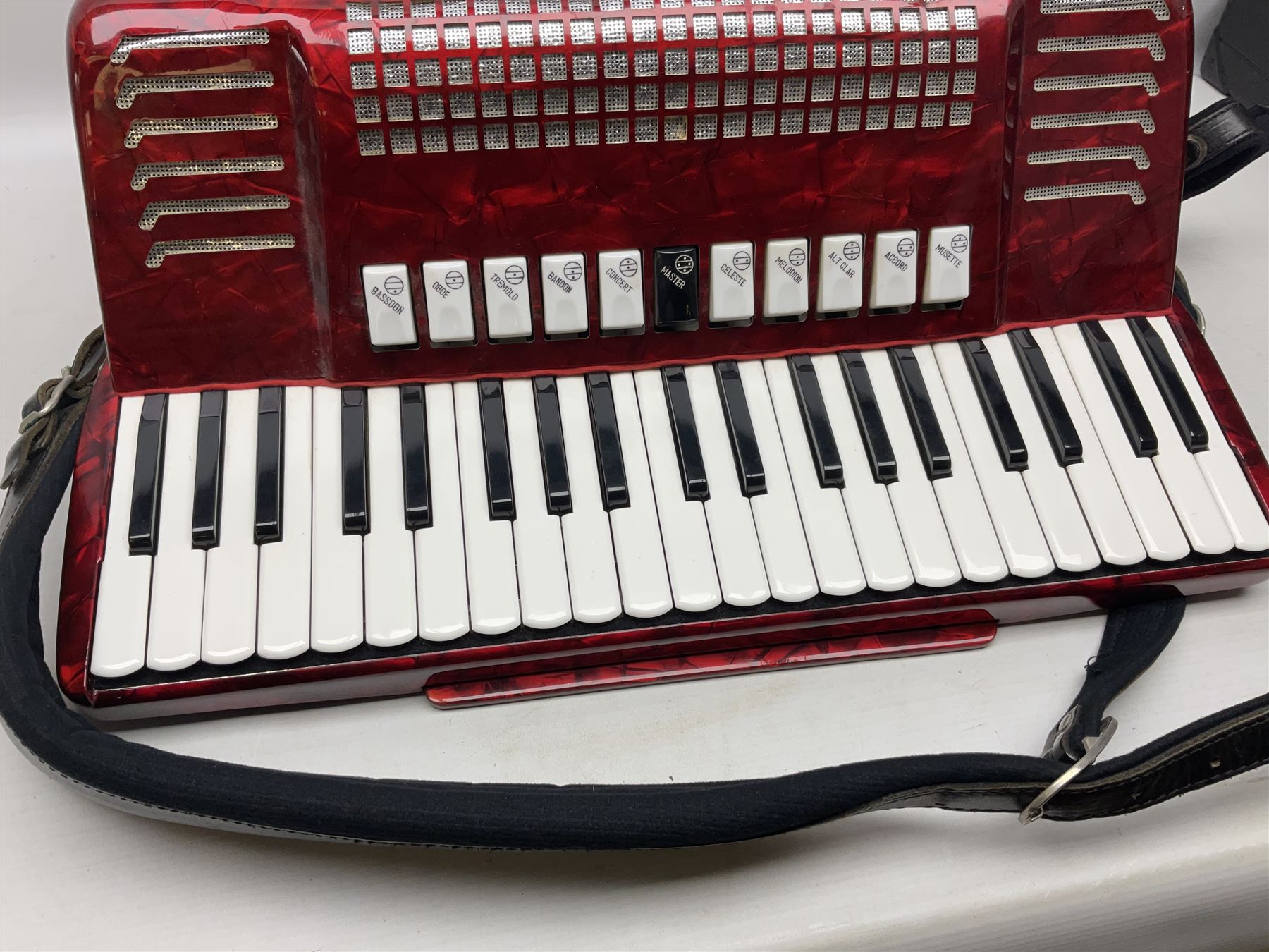 Clinkscale Crucianelli piano accordion in red pearline case with one-hundred and twenty buttons and forty-one keys L52cm; in carrying case