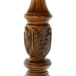 Quality Georgian design walnut and mahogany circular wine table, banded top with satinwood stringing, turned and fluted pedestal carved with acanthus leaves, the tripod base with carved knees terminating to ball-and-claw feet