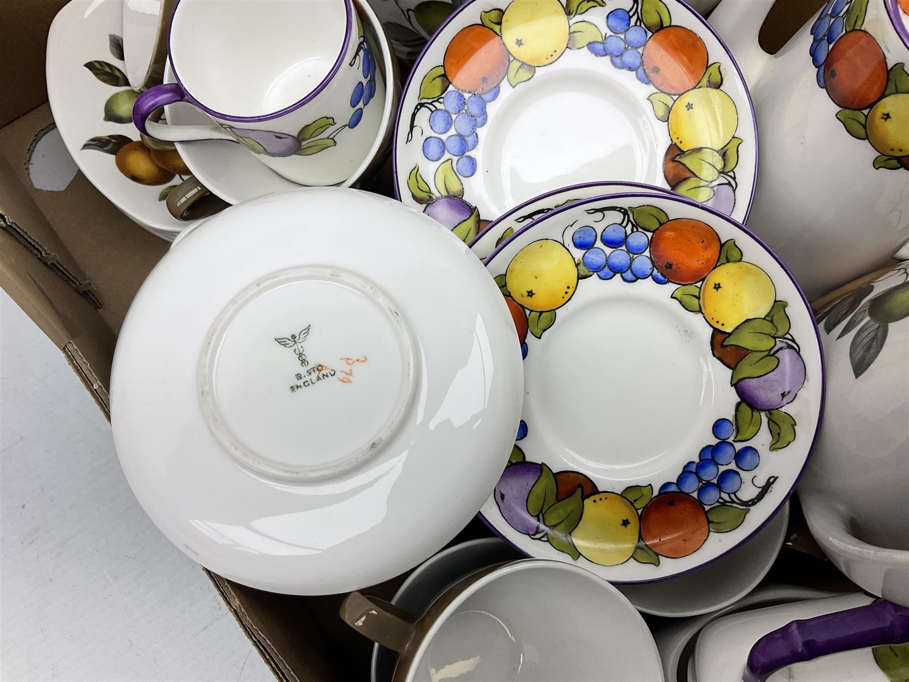 Mid 20th Century Alfred Meakin Poppy pattern part tea service, together with Bisto coffee set with fruit decoration, together with three other similar tea services