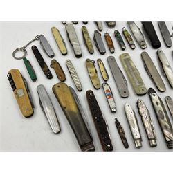 Collection of pen knives and fruit knives, to include Mother of Pearl handled silver bladed example, hallmarked, miniature tortoiseshell example etc  