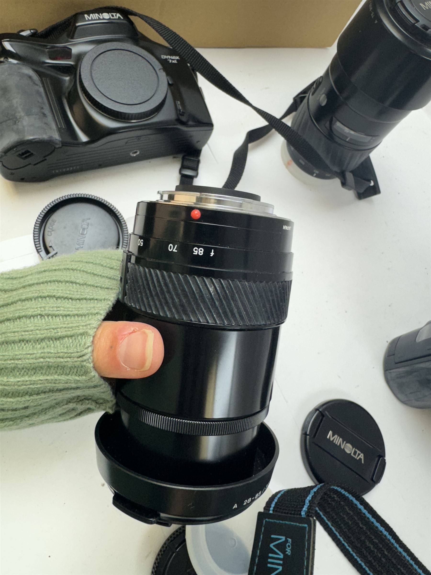 Six Minolta Dynax SLR camera bodies, comprising 800si serial no. 62703606, three 7xi examples, including one boxed example, serial nos. 20106944, 16123311 & 22107553, and two 9xi examples, serial no. 18209901 & 18202113, with three Minolta lenses, including Zoom xi 28-105mm 1:3.5(22)-4.5 lens, AF Zoom 28-85mm 1:3.5 (22)-4.5 lens and an AF Zoom 75-300mm 1:4.5(32)-5.6 lens, Hama carry case and other accessories