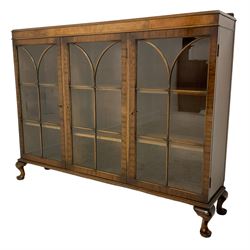 Mid-20th century mahogany glazed bookcase display cabinet, enclosed by three astragal glazed doors, on cabriole feet