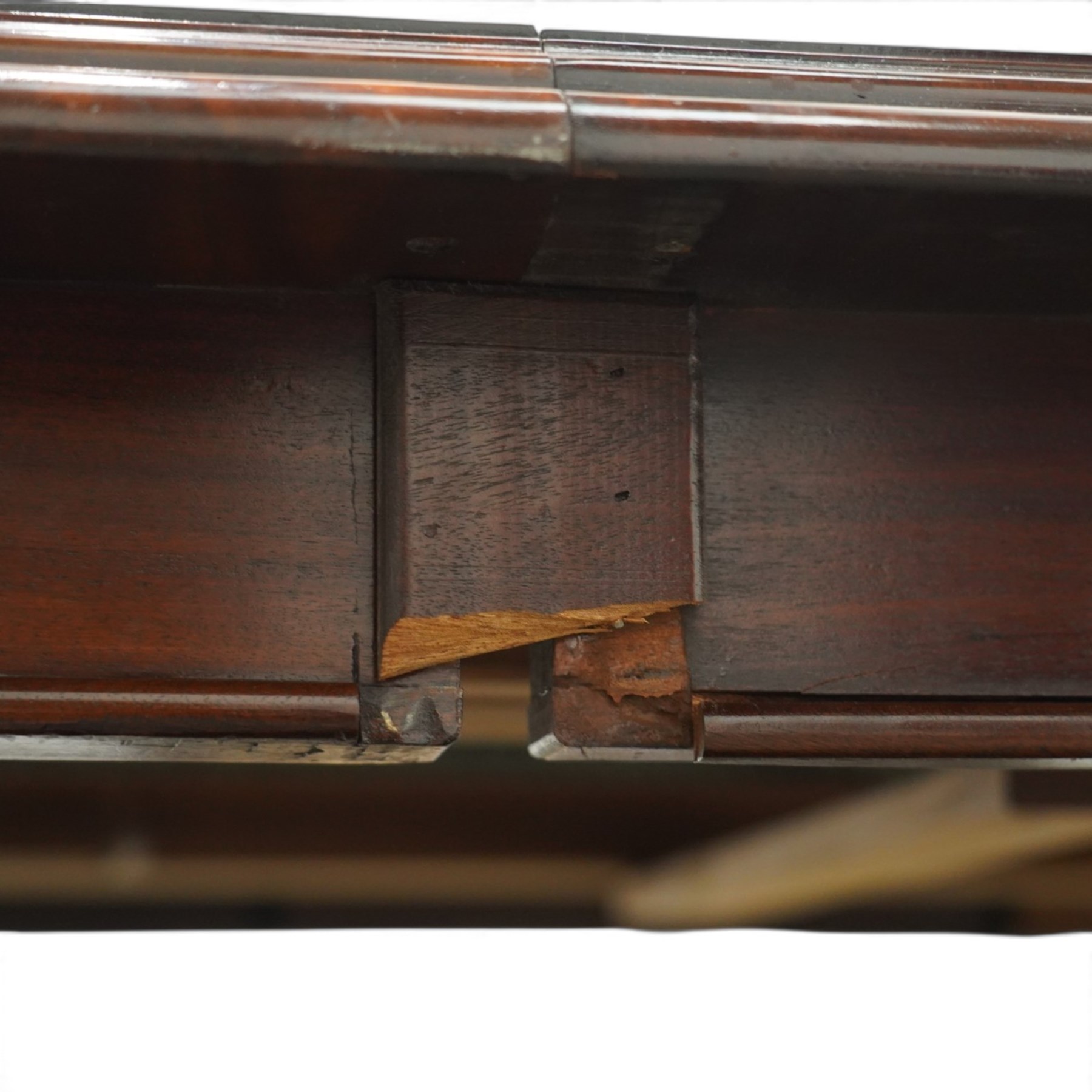 Large Victorian Country House mahogany extending dining table, the oval top with moulded edge over a plain frieze, raised on five large turned and reeded supports, with winding extending mechanism and additional leaf