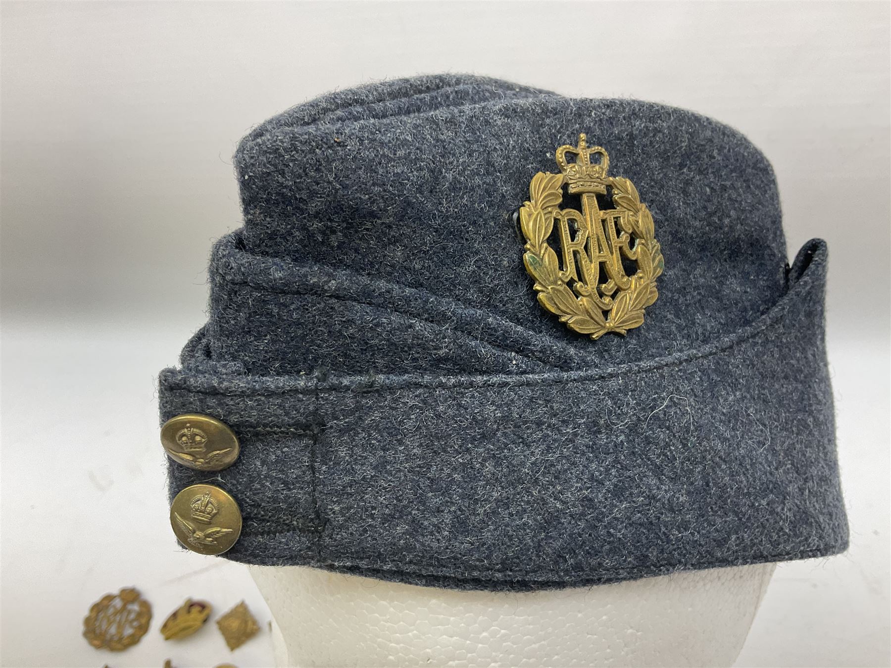 WW2 RAF sidecap dated 1942 with badge and buttons; quantity