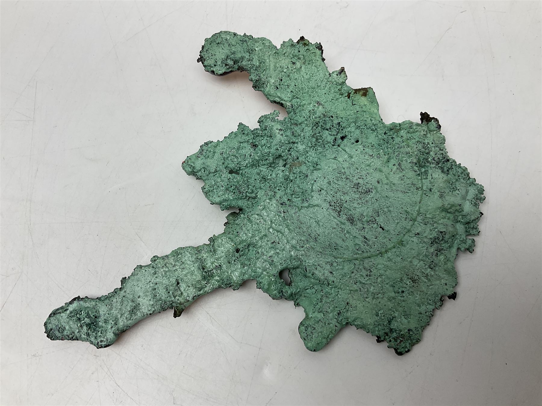 Large free form copper splash, with green patina and polished copper accents, at largest point H16cm, L18cm