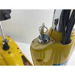 E-Scooter yellow electric 2-wheel scooter with seat and charger L106cm