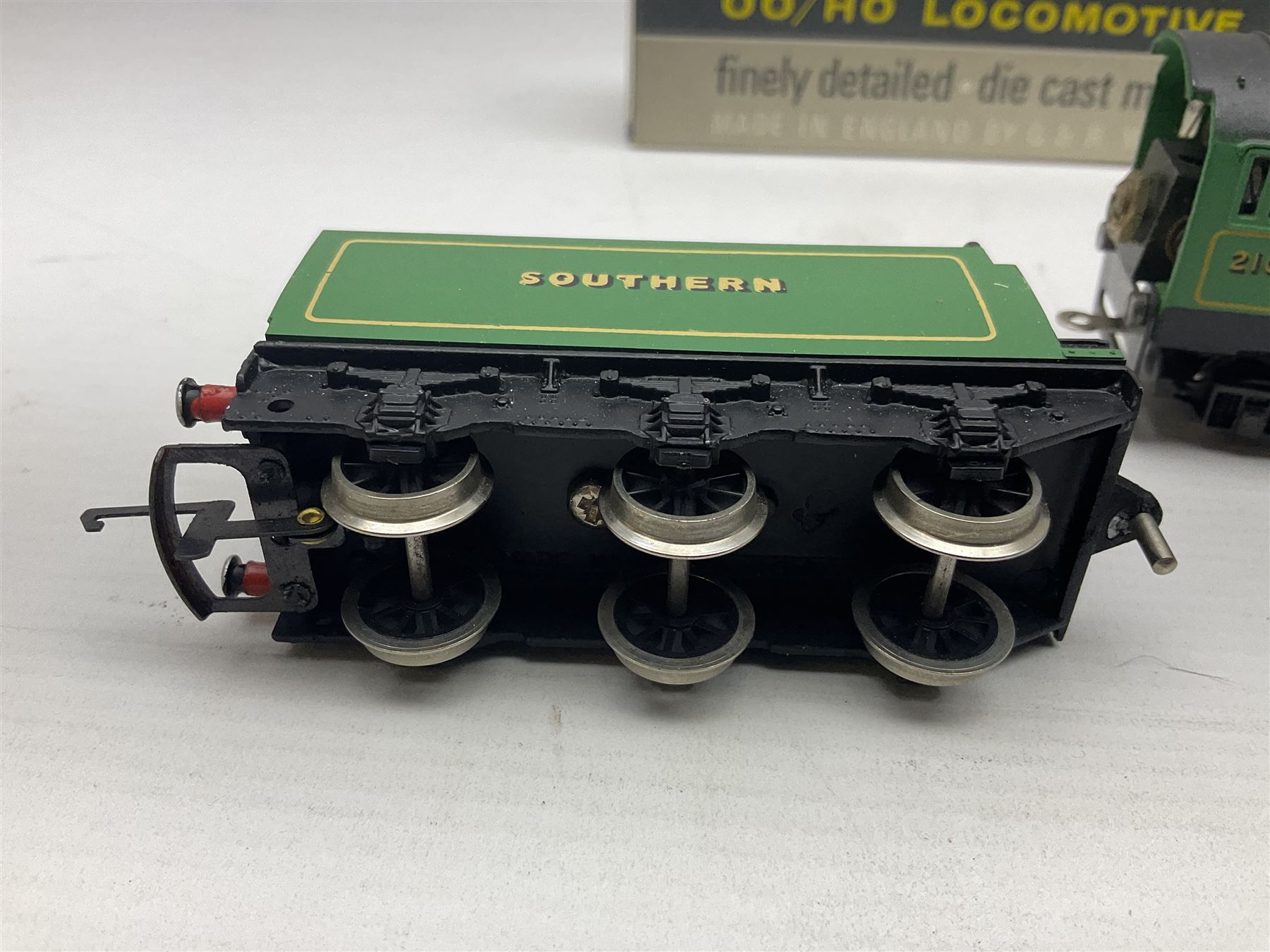 Wrenn '00' gauge - Rebuilt Bulleid Pacific 4-6-2 locomotive 'Lyme Regis' No.21C109 in SR Malachite Green; boxed with instructions