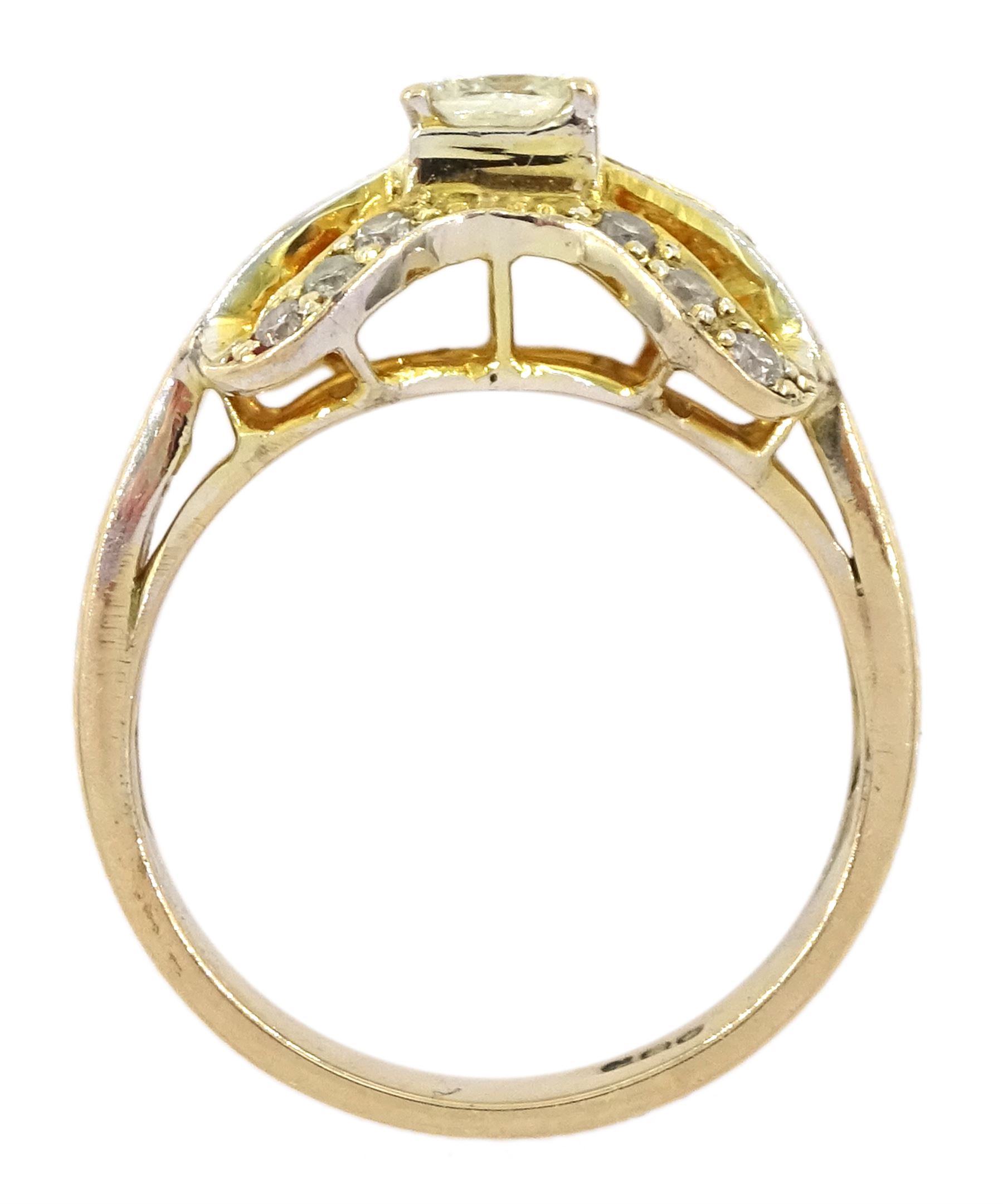 14ct gold diamond bow ring, the central princess cut diamond of approx 0.30 carat, with baguette and round brilliant cut diamond surround, stamped 585